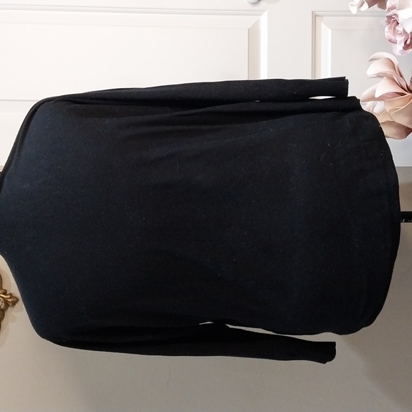 Nwt AAEDA Elegant Black V-Neck Sweater with Floral Design - Picture 7 of 9